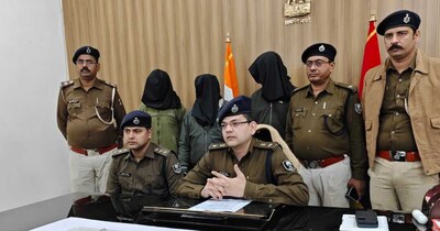 पुलिस की गिरफ्त में आरोपी व बरामद हथियार