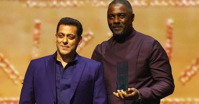 सलमान खान ने रेड सी इंटरनेशनल फिल्म फेस्टिवल में इद्रिस एल्बा को दिया अवॉर्ड.