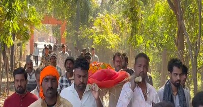 परिजनों ने बेटी की अंतिम यात्रा निकाली.