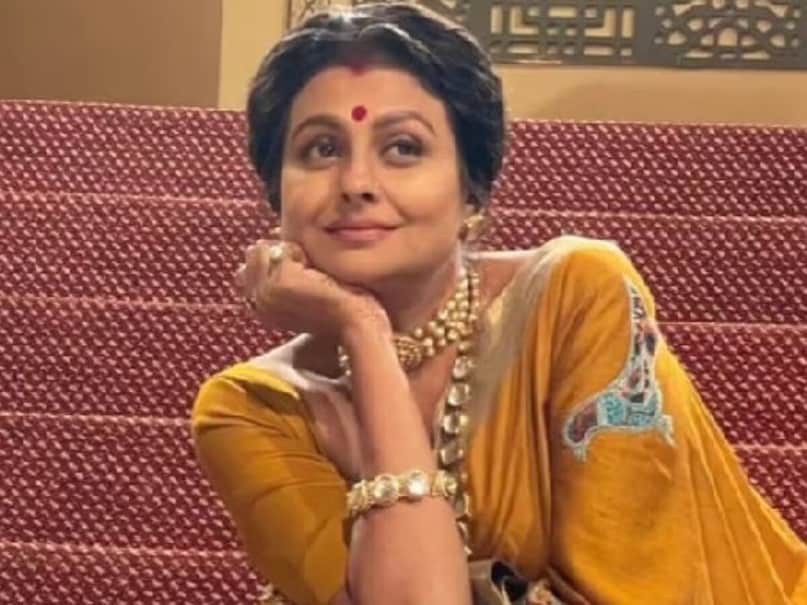 Despite the painful atmosphere at home, Jaya deeply loved her father, but her strained relationship with her mother stayed unsettled for years.