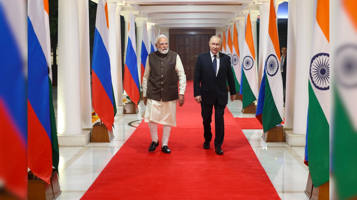 गले मिलने से लेकर गीता तक, मोदी-पुतिन में दिखी गजब केमेस्ट्री, 10 तस्वीरों में देखें