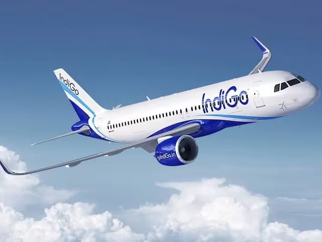मुंबई-दिल्ली फ्लाइट्स 70000 रुपये इंडिगो की लापरवाही हजारों यात्रियों पर भारी 