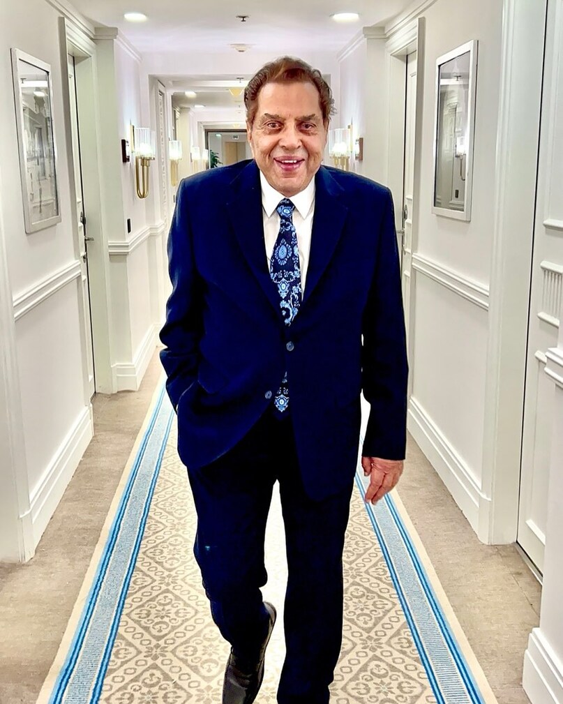 The late Dharmendra, who passed away at 89 on November 24, remains one of the towering figures of Hindi cinema. Over a career spanning six decades and more than 300 films, he entertained generations and set records for appearing in the highest number of hits. His journey unfolded alongside the meteoric rise of Rajesh Khanna, celebrated as Bollywood’s first superstar, and later Amitabh Bachchan, yet Dharmendra’s popularity endured.