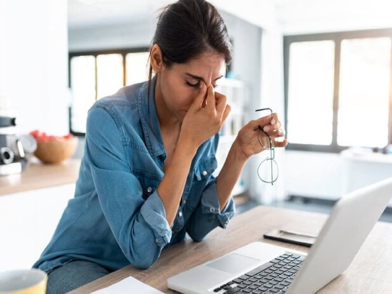 প্রতিদিন শরীরে অন্তত ১০-১৫ মিনিটের সরাসরি সূর্যালোক প্রয়োজন। কিন্তু তা বেশিরভাগেরই করা সম্ভব হয় না। ফলে ভিটামিন ডি-র অভাবে নানা রোগ ধরে ফেলে শরীর। প্রতিদিন শরীরে অন্তত ১০-১৫ মিনিটের সরাসরি সূর্যালোক প্রয়োজন। কিন্তু তা বেশিরভাগেরই করা সম্ভব হয় না। ফলে ভিটামিন ডি-র অভাবে নানা রোগ ধরে ফেলে শরীর।