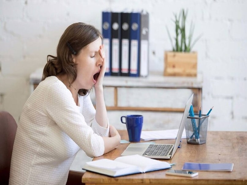 স্থূল ব্যক্তিদের ভিটামিন ডি-এর ঘাটতি হওয়ার সম্ভাবনা বেশি থাকে কারণ মেদবহুল কোষগুলি শরীরে ভিটামিন ডি নিঃসরণে বাধা দেয়। স্থূল ব্যক্তিদের ভিটামিন ডি-এর ঘাটতি হওয়ার সম্ভাবনা বেশি থাকে কারণ মেদবহুল কোষগুলি শরীরে ভিটামিন ডি নিঃসরণে বাধা দেয়।