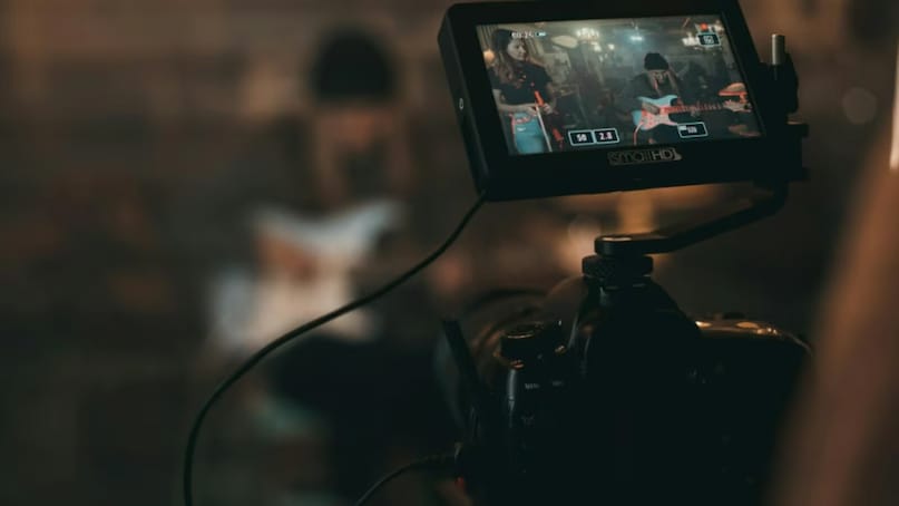 गरीबी से शोहरत तक का उनका सफर बिल्कुल भी आम नहीं था. नादिरा ने 10 साल की उम्र में फिल्म इंडस्ट्री में कदम रखा था. उन्होंने करियर की शुरुआत चाइल्ड आर्टिस्ट के तौर पर की थी. उनकी शुरुआत 'मौज' से हुई, लेकिन असली पहचान 'आन' से मिली.