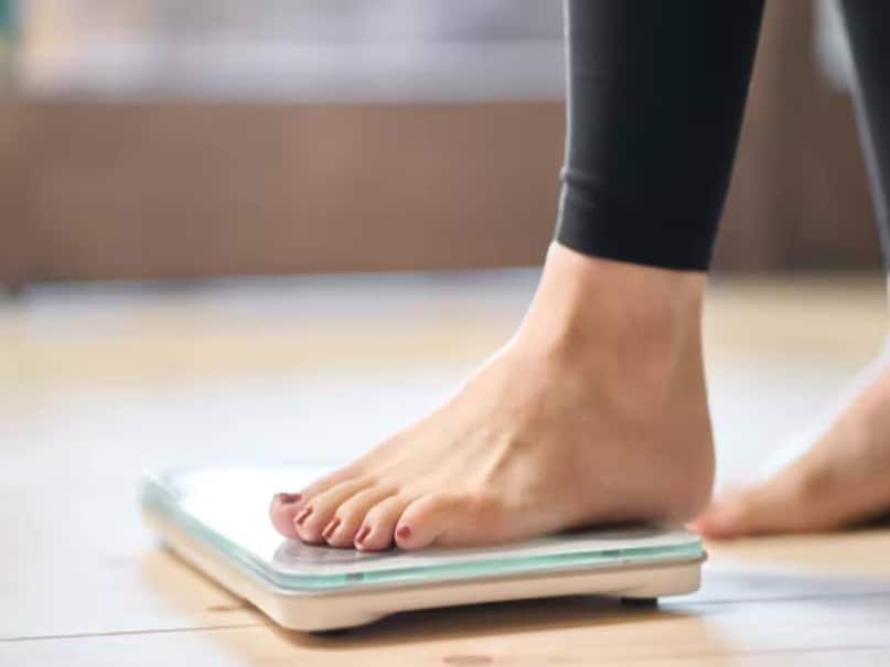 ওজন বাড়তে পারে-- গুড়ে গ্লুকোজ এবং ফ্রুকটোজের পাশাপাশি চর্বি ও প্রোটিন রয়েছে। এজন্যে প্রতিদিন গুড় খেলে ওজন বাড়তে পারে। ওজন বাড়তে পারে-- গুড়ে গ্লুকোজ এবং ফ্রুকটোজের পাশাপাশি চর্বি ও প্রোটিন রয়েছে। এজন্যে প্রতিদিন গুড় খেলে ওজন বাড়তে পারে।