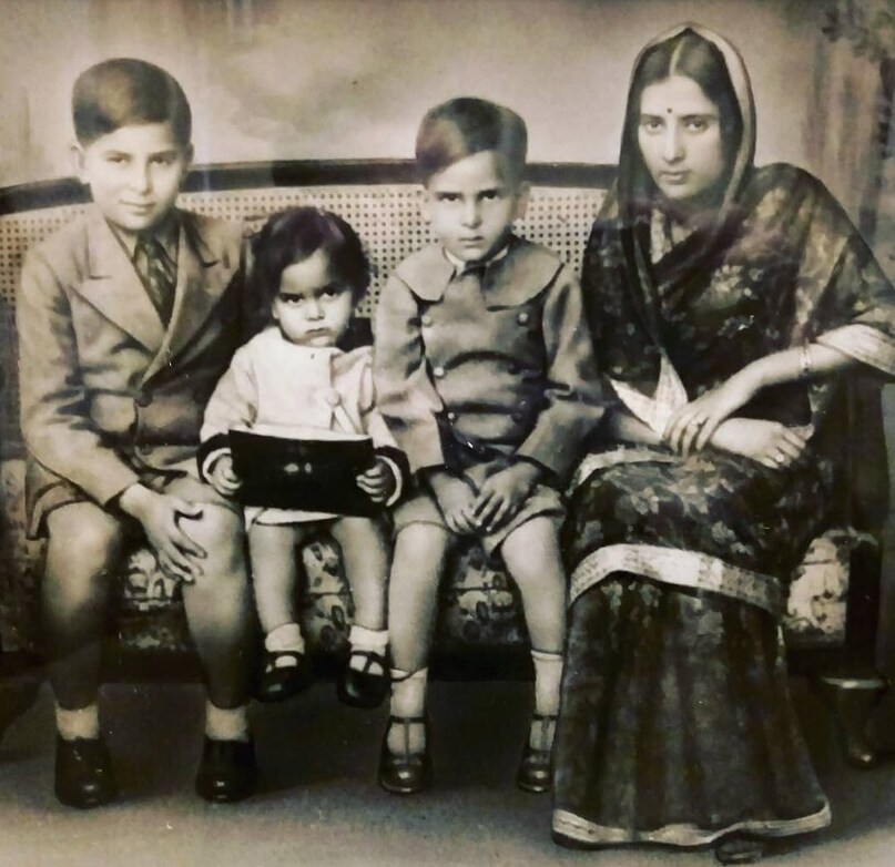 He revealed that a Pani Puri vendor would come upstairs to their flat in Matunga, carrying his puri containers and stand. “He would set up his entire cart outside our flat and start selling Pani Puri there.”