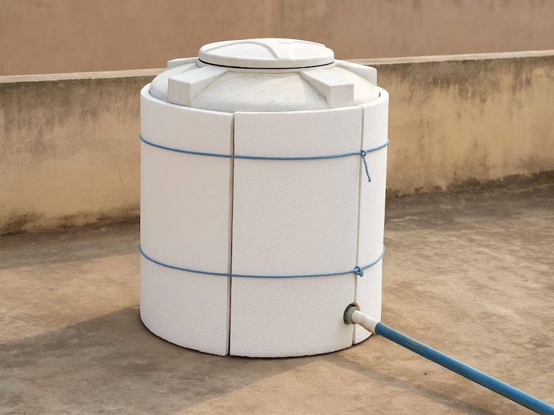 যদি আপনার জলের ট্যাঙ্কটি খোলা জায়গায় বা ছাদে অবস্থিত থাকে, তাহলে তার চারপাশে একটি পুরু থার্মোকলের চাদর আটকে দেওয়া এক্ষেত্রে খুবই কার্যকর সমাধান- হতে পারে। যদি আপনার জলের ট্যাঙ্কটি খোলা জায়গায় বা ছাদে অবস্থিত থাকে, তাহলে তার চারপাশে একটি পুরু থার্মোকলের চাদর আটকে দেওয়া এক্ষেত্রে খুবই কার্যকর সমাধান- হতে পারে।