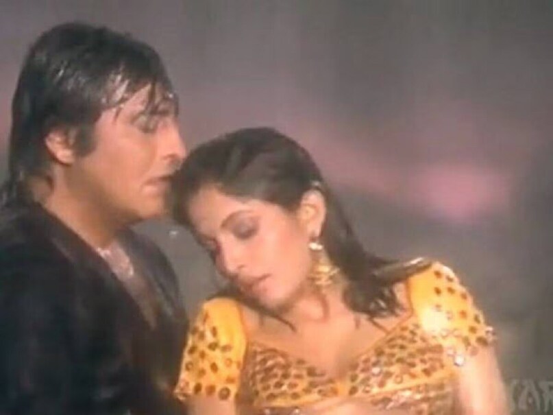 Ramya and Vinod Khanna reunited in Parampara, featuring the bold and memorable romantic song Tu Sawan Mein Pyar Piya Ki, still popular for its daring visuals.