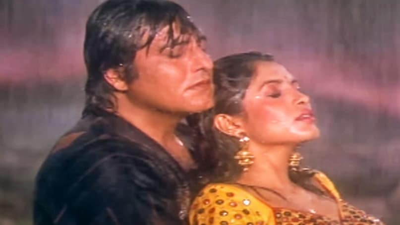 Her scenes with Vinod Khanna in Parampara, including their on-screen kiss, remain among the most talked-about moments of the film for their bold execution.