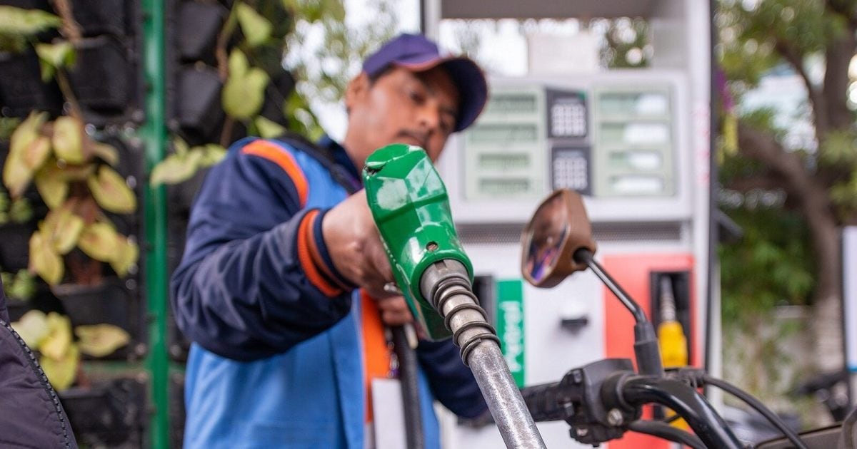 103 डॉलर पहुंचा क्रूड, लगातार दूसरे दिन बढ़ गए पेट्रोल-डीजल के दाम, नोएडा से पटना तक बदल गए रेट