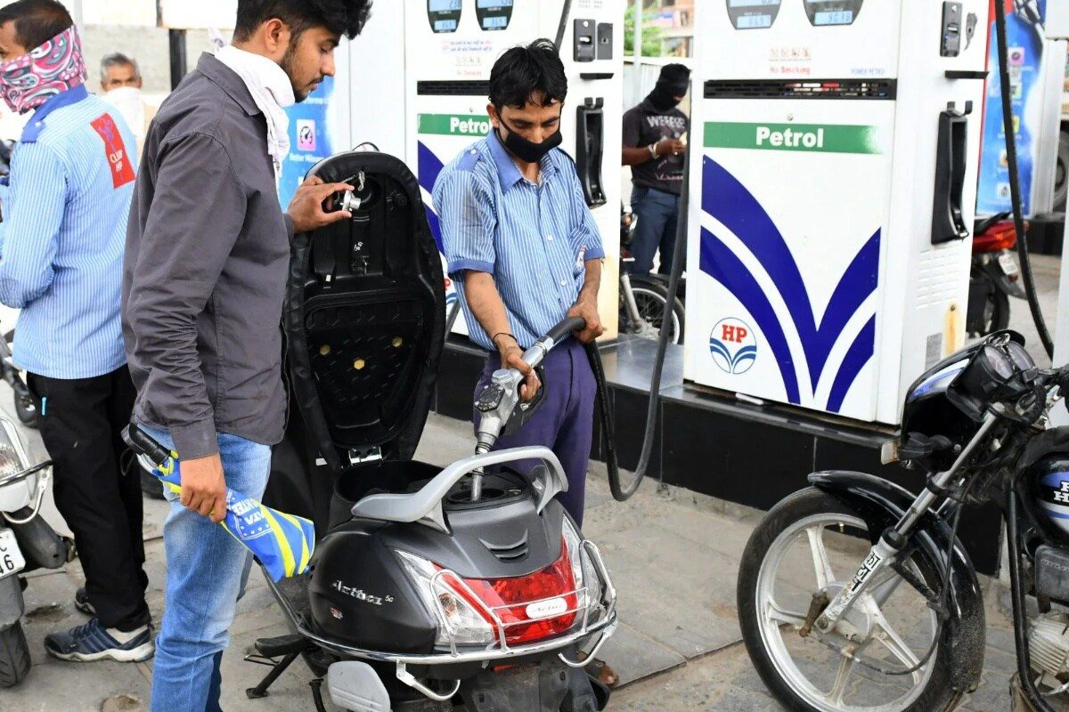 Petrol Diesel Price : नोएडा से पटना तक बदल गए तेल के दाम चेक करें आज कहां महंगा हुआ पेट्रोल