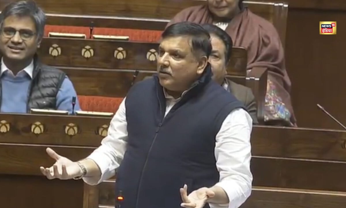 1 CM बनाया है जिसको ये नहीं पता AQI क्या होता हैAAP सांसद संजय सिंह ने CM Rekha पर ये क्या कह दिया