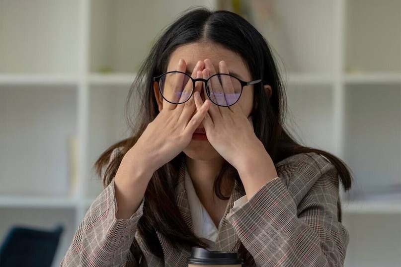 ऐसा माना जाता है कि इस दौरान भौतिक और आध्यात्मिक जगत के बीच का पर्दा पतला हो जाता है. यह प्रार्थना, आत्मचिंतन और शुभ संकेतों के लिए एक शक्तिशाली समय है. सुबह 4 से 5 बजे के बीच जागना इस बात का संकेत है कि आपकी आत्मा नई शुरुआत और आने वाले दिन के लिए तैयारी कर रही है.