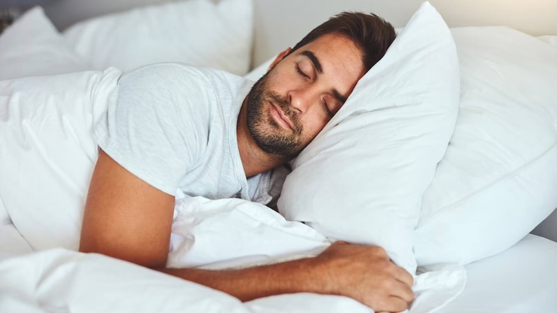 इस विशेष संकेत का उद्देश्य आपसे यह पूछना है कि आप दिनभर अपने मन में दबी हुई या अनसुलझी किसी बात पर ध्यान दें. यह कोई अनसुलझी भावना हो सकती है, कोई छिपा हुआ दुख हो सकता है, या फिर आपके अंदर कोई ऐसा बदलाव हो सकता है जिसे आप करने की कोशिश कर रहे हों.