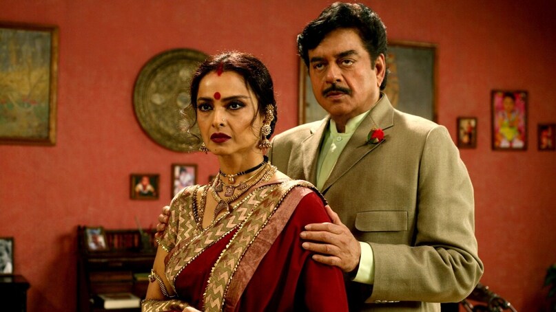 But did you know Shatrughan Sinha didn’t speak to Rekha for 20 years? Well, yes. It did happen. They have worked together in Dost Aur Dushman and Do Yaar among other films. 