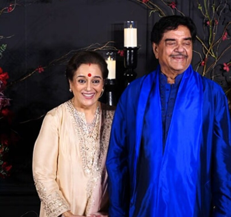 Meanwhile, the cold war between Shatrughan Sinha and Rekha eventually ended thanks to Shatrughan Sinha’s wife, Poonam Sinha. 