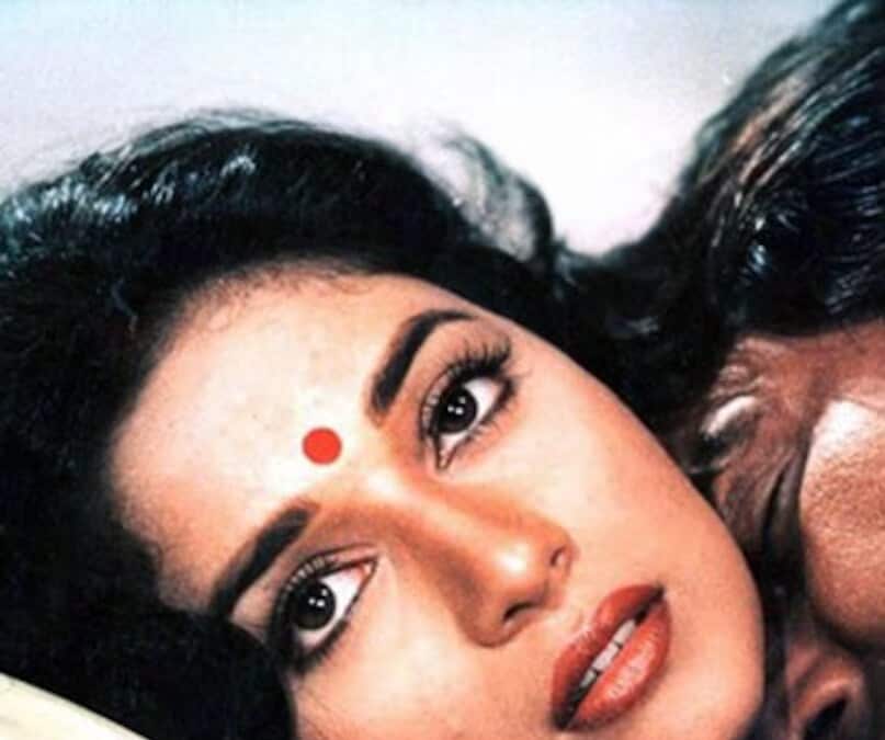 One such intimate scene reportedly became a matter of concern. It is said that Vinod Khanna got too involved during the shoot, which left Madhuri uncomfortable, leading her to raise the issue with director Feroz Khan. (News18 Hindi)