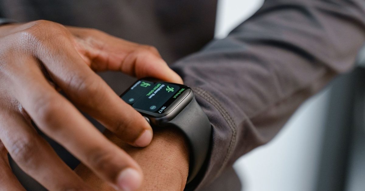 Tach – interesting a man who helped making apple smartwatch now stop wearing tells reason why- जिसने बनाया ऐपल वॉच, उसी ने पहनना छोड़ दिया, वजह जानकर आप हैरान रह जाएंगे, करने लगेंगे फॉलो