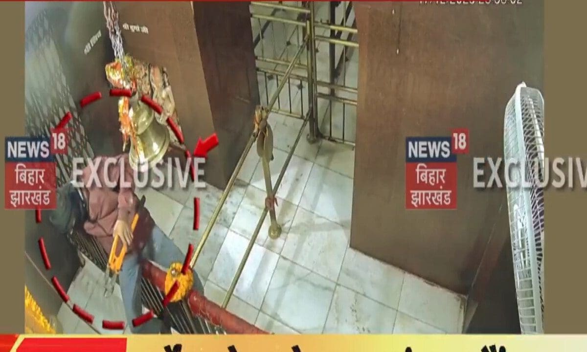 50 किलो का लॉकर और सोने के आभूषण ले उड़े चोर, थावे दुर्गा मंदिर में बड़ी चोरी, देखें CCTV फुटेज