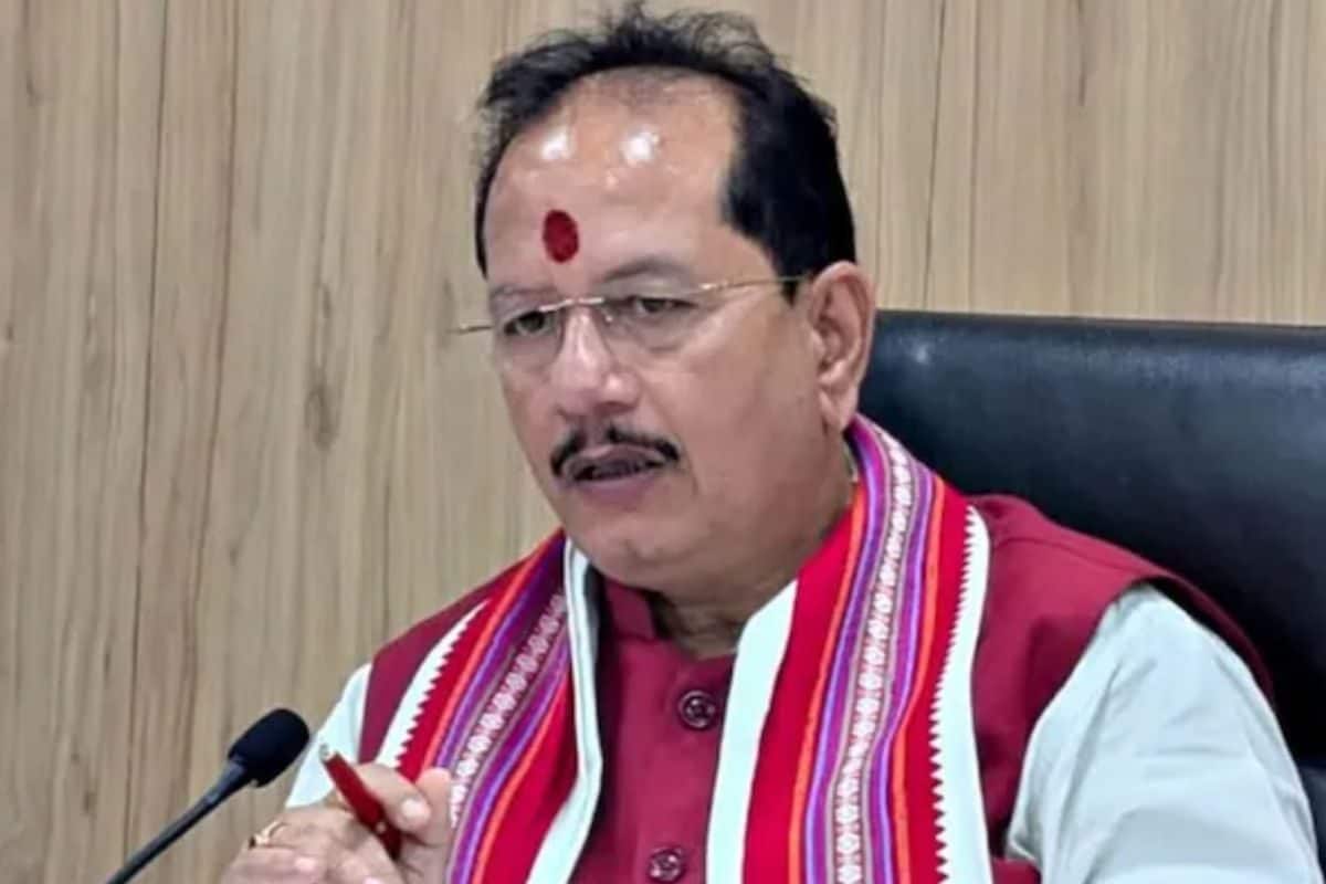 VIDEO: 'फील्ड में रहने लायक नहीं बचेंगे’, रिकॉर्ड रूम में ‘लूट’ के बाद भड़के डिप्टी सीएम विजय सिन्हा