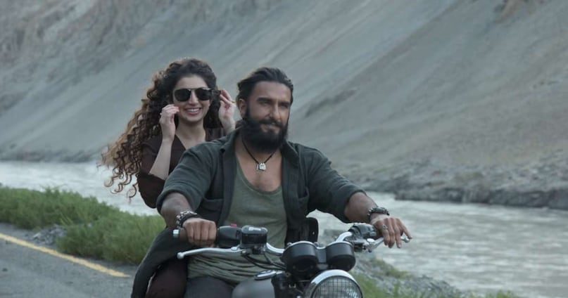 Dhurandhar, Dhurandhar box office collection Day 40 , how Dhurandhar making history, becoming biggest Hindi film Dhurandhar, Dhurandhar breaks Stree 2 records, Dhurandhar sixth week in theatres, Ranveer Singh, Akshaye Khanna, धुरंधर, धुरंधर बॉक्स ऑफिस कलेक्शन दिन 40, कैसे धुरंधर इतिहास रच रहा है, सबसे बड़ी हिंदी फिल्म बन गई है धुरंधर, धुरंधर ने स्त्री 2 के रिकॉर्ड तोड़े, रणवीर सिंह, अक्षय खन्ना