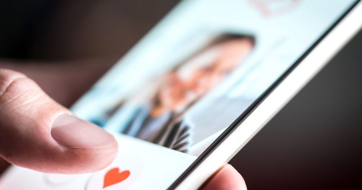 Tach – टिंडर-बंबल पर लड़कों में क्या देखकर पसंद करती हैं लड़कियां? ये हैं डेटिंग ऐप के 5 सीक्रेट मंत्र