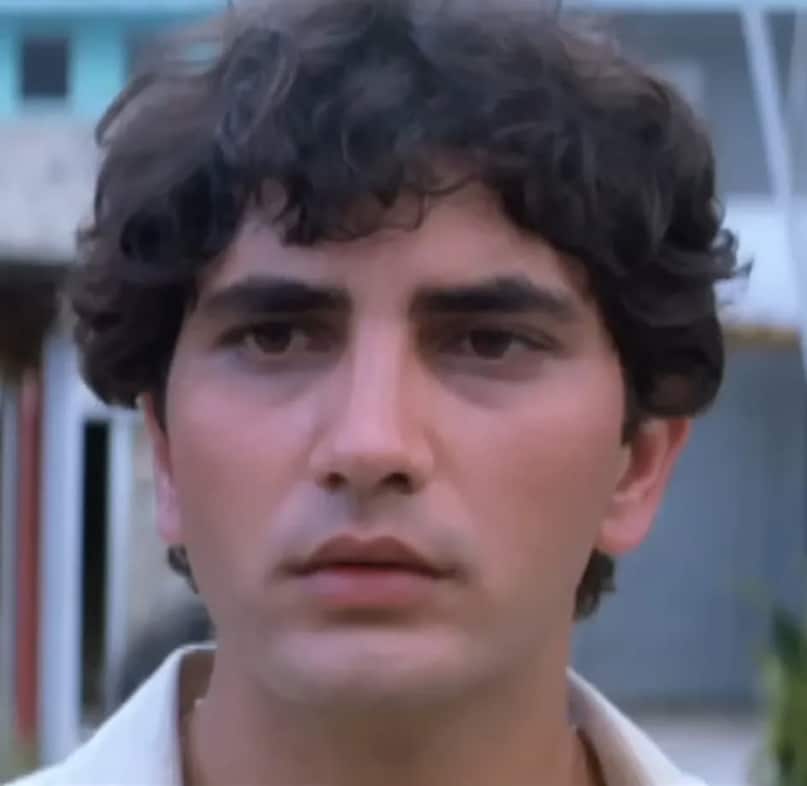 फराज खान के फिल्म छोड़ने के बाद सलमान खान को मैंने प्यार किया में मौका मिला और ये उनके करियर के लिए टर्निंग पॉइंट बनीं. सलमान ने 'प्रेम' के किरदार में ऐसा अभिनय किया कि दर्शकों के दिलों में जगह बना ली. उनकी मासूमियत, भावनात्मकता और भाग्यश्री के साथ उनकी केमिस्ट्री ने 'मैंने प्यार किया' को ब्लॉकबस्टर बना दिया.