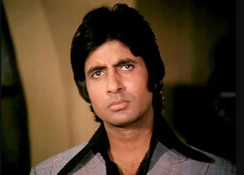 The actor in question is Amitabh Bachchan. Born on October 11, 1942, in Allahabad to the legendary poet Harivansh Rai Bachchan and Teji Bachchan, he made his debut in 1969 as a voice actor in Mrinal Sen’s National Award–winning film Bhuvan Shome. That year, he also appeared on the screen in Khwaja Ahmad Abbas’s Saat Hindustani. He rose to popularity with his role in Anand, released in 1971. The film, which featured Rajesh Khanna, also earned him his first Filmfare award for Best Actor in a Supporting Role.