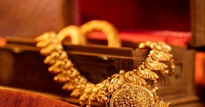 शादियों का सीजन आने से पहले ही सोने-चांदी में उछाल दिख रहा है.
