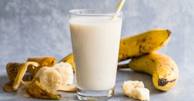 केले और दूध साथ खाने से बचें? आयुर्वेद बताता है पाचन के खतरे.