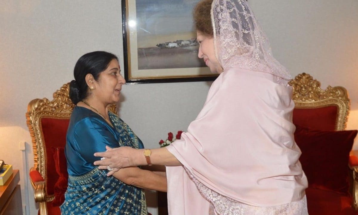 जब सुषमा स्वराज ने खुद आगे बढ़कर की थी खालिदा जिया की अगवानी फिर चली लंबी मुलाकात