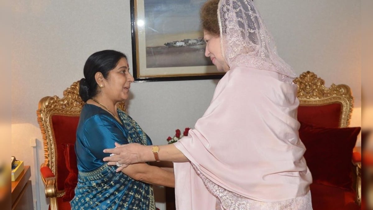 जब सुषमा स्वराज ने खुद आगे बढ़कर की थी खालिदा जिया की अगवानी, फिर चली लंबी मुलाकात