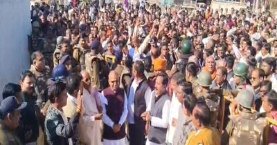 विधायक बृज बिहारी पटेरिया समर्थकों के साथ सागर पहुंचे.