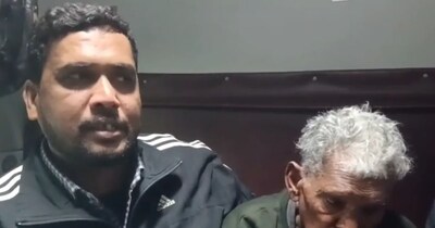 24 साल बाद पिता को लेकर लौट रहा बेटा.