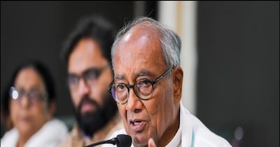 अनुराग मिश्रा ने दिग्विजय सिंह के खिलाफ ज्ञापन दिया है.