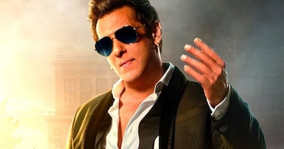 नई दिल्ली. सलमान खान ने बड़े पर्दे पर अपने हर किरदार से फैंस के दिलों को जीता है. 'टाइगर जिंदा है' के साथ उन्होंने एक्शन की नई परिभाषा लिखी, तो वहीं 'प्रेम रतन धन पायो' के जरिए पारिवारिक दर्शकों को फिर से थिएटर्स तक खींच लाए. इन फिल्मों की सफलता का अंदाजा इसी बात से लगाया जा सकता है कि इन्होंने न केवल भारत में बल्कि पूरी दुनिया में करोड़ों का बिजनेस किया. आज सलमान खान अपना 60वां जन्मदिन मना रहे हैं इस मौके पर हम आपको उनकी 7 सबसे ज्यादा कमाऊ फिल्म के नाम बताते हैं.