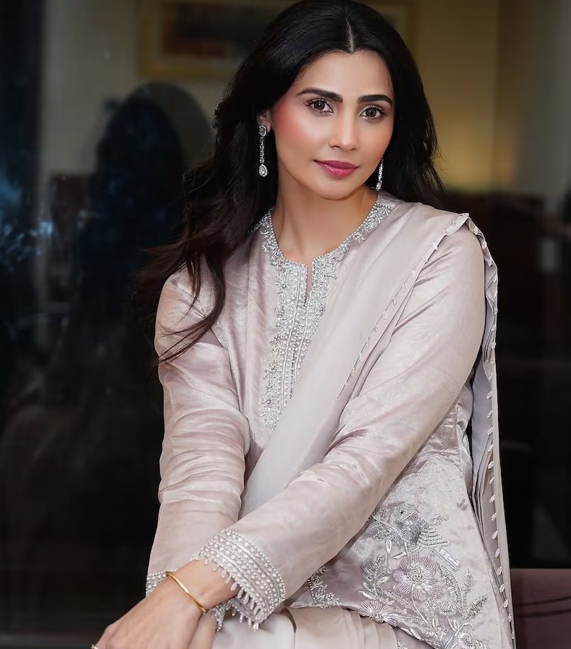 daisy shah, daisy shah background dancer, katrina kaif, daisy shah rejected bodyguard film, jai ho movie, salman khan, डेजी शाह, बैकग्राउंड डांसर डेजी शाह, कैटरीना कैफ, सलमान खान, बॉडीगार्ड फिल्म, डेजी शाह न्यूज