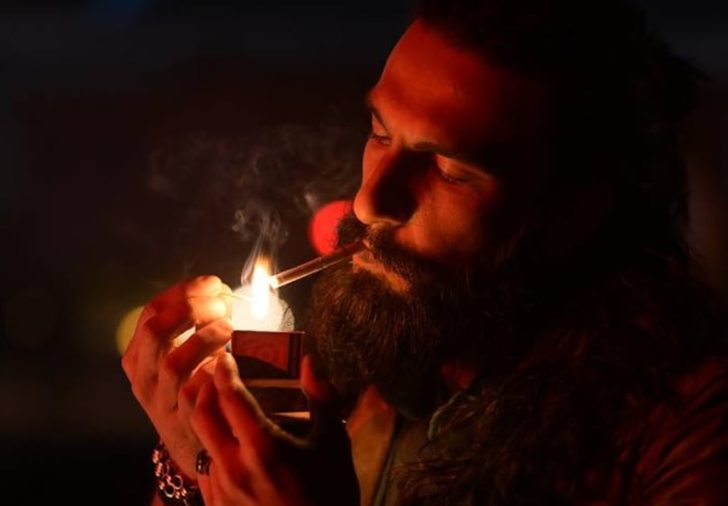 dhurandhar, dhurandhar in pakistan, most pirated film in pakistan, dhurandhar banned in pakistan, dhurandhar box office collectin, धुरंधर, धुरंधर पाकिस्तान, रणवीर सिंह धुरंधर, धुरंधर बॉक्स ऑफिस कलेक्शन