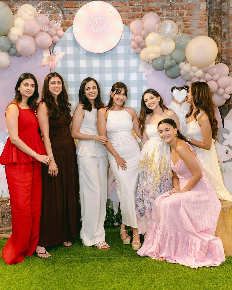 Alia Bhatt, Alia Bhatt Ranbir Kapoor, Raha Kapoor, Soni Razdan, Rishi Kapoor, Alia Bhatt griha pravesh puja, Alia Bhatt Ranbir kapoor griha pravesh Alia Bhatt, Alia Bhatt Ranbir Kapoor, Raha Kapoor, Soni Razdan, Rishi Kapoor, Alia Bhatt griha pravesh puja, Alia Bhatt Ranbir kapoor griha pravesh