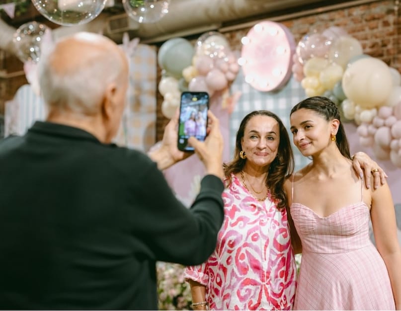 Alia Bhatt, Alia Bhatt Ranbir Kapoor, Raha Kapoor, Soni Razdan, Rishi Kapoor, Alia Bhatt griha pravesh puja, Alia Bhatt Ranbir kapoor griha pravesh Alia Bhatt, Alia Bhatt Ranbir Kapoor, Raha Kapoor, Soni Razdan, Rishi Kapoor, Alia Bhatt griha pravesh puja, Alia Bhatt Ranbir kapoor griha pravesh