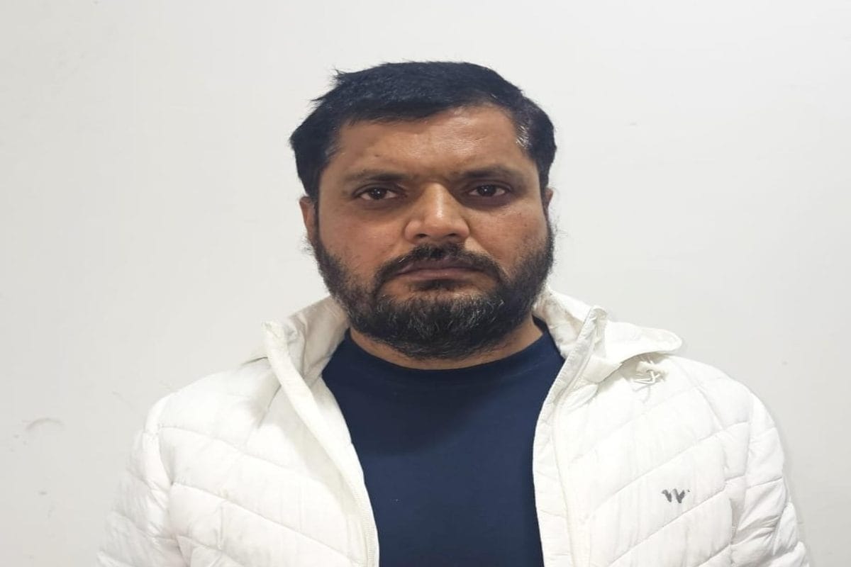 STF arrested dismissed constable Alok Singh cough syrup smuggling syndicate  case, कफ सिरप की तस्करी कैसे बनी करोड़ों का खेल? STF ने जैसे ही पकड़ा  बर्खास्त सिपाही, सामने आया पूरा ...