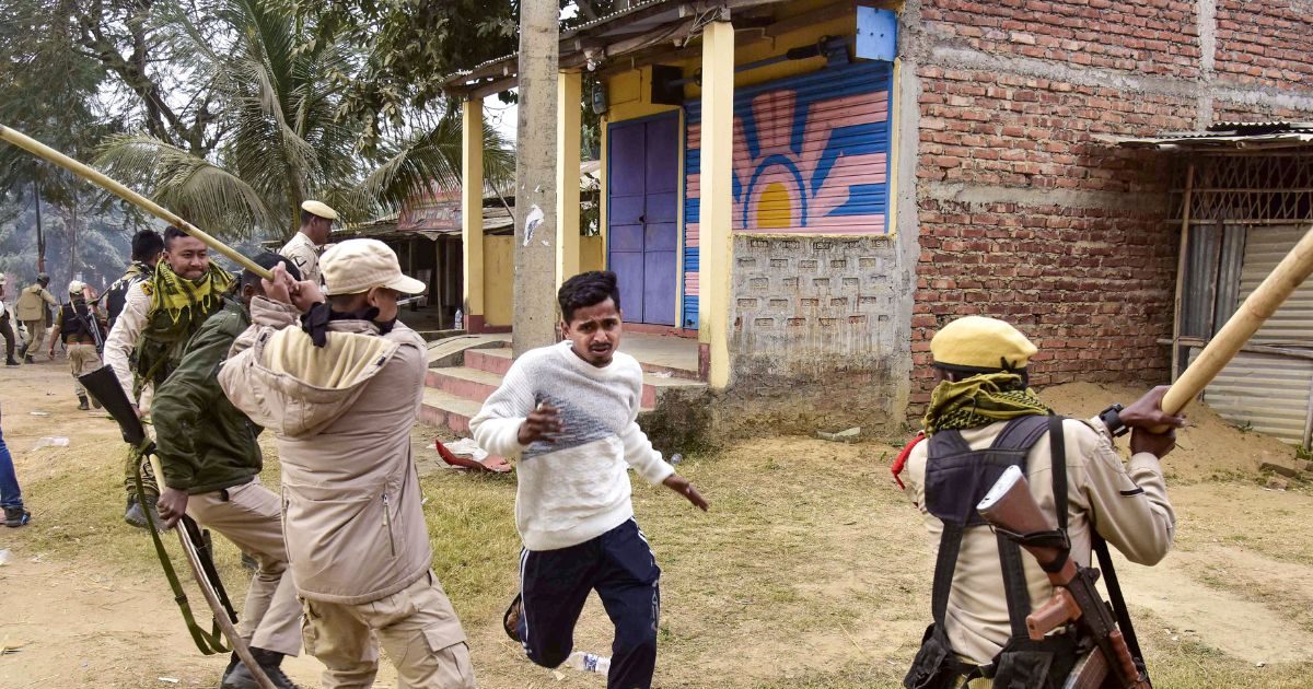 असम का कार्बी आंगलोंग फ‍िर क्‍यों सुलगा? पुल‍िस को करना पड़ा लाठीचार्ज