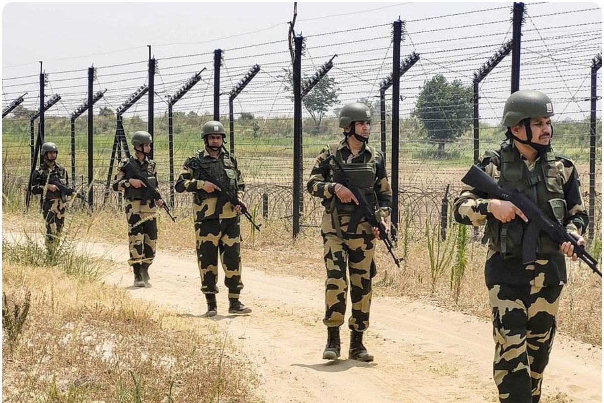 पंजाब से लगती सीमा पर पाकिस्तान कर रहा हथियारों की बारिश BSF का बड़ा खुलासा