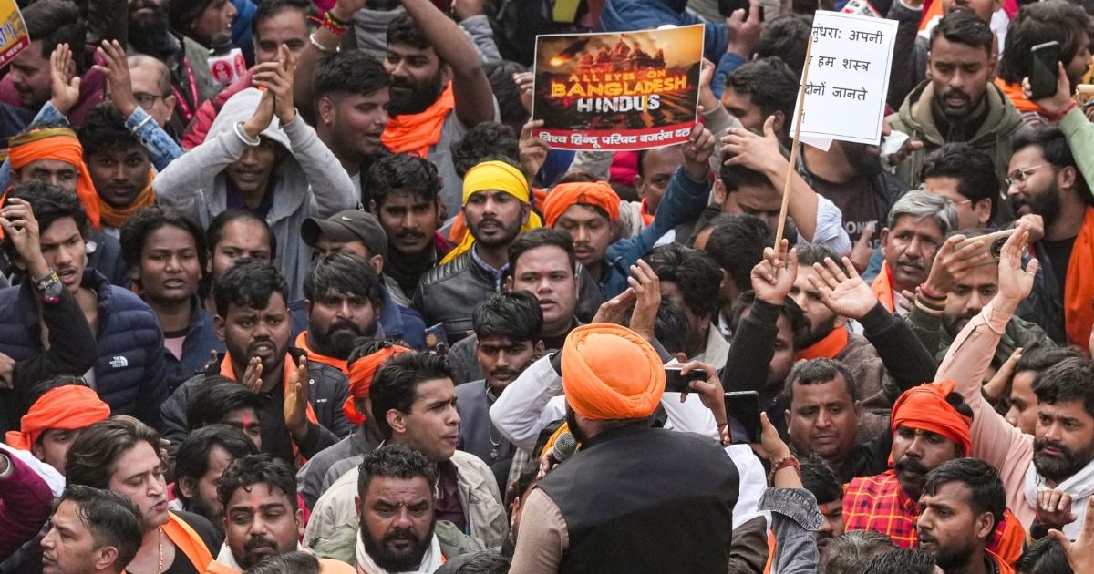 'बांग्लादेश में लगे राष्ट्रपति शासन' दीपू की हत्या पर यूनुस के खिलाफ प्रदर्शन