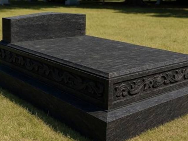 मौत का ऐसा जश्न? 80 साल के बुजुर्ग ने जीते-जी बनवा लिया 12 लाख का अपना कब्र