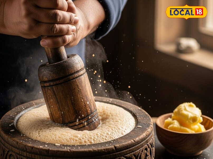 ज्या बनाने की विधि भी उतनी ही खास है जितनी इसकी सामग्री. पारंपरिक तौर पर इसे लकड़ी के बर्तन में तैयार किया जाता है, जिसे स्थानीय लोग पीढ़ियों से इस्तेमाल करते आ रहे हैं. उबली हुई चाय में नमक और घी या मक्खन डालकर इसे लकड़ी के मथानी जैसे बर्तन में फेंटा जाता है. इससे चाय में झाग बनता है और सभी तत्व अच्छी तरह मिल जाते हैं. यही पारंपरिक तरीका ज्या के असली स्वाद को बनाए रखता है.