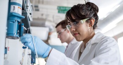 दोनों ही कोर्स में करियर के कई विकल्प है, लेकिन सैलरी पैकेज में अंतर देखने को मिलता है.