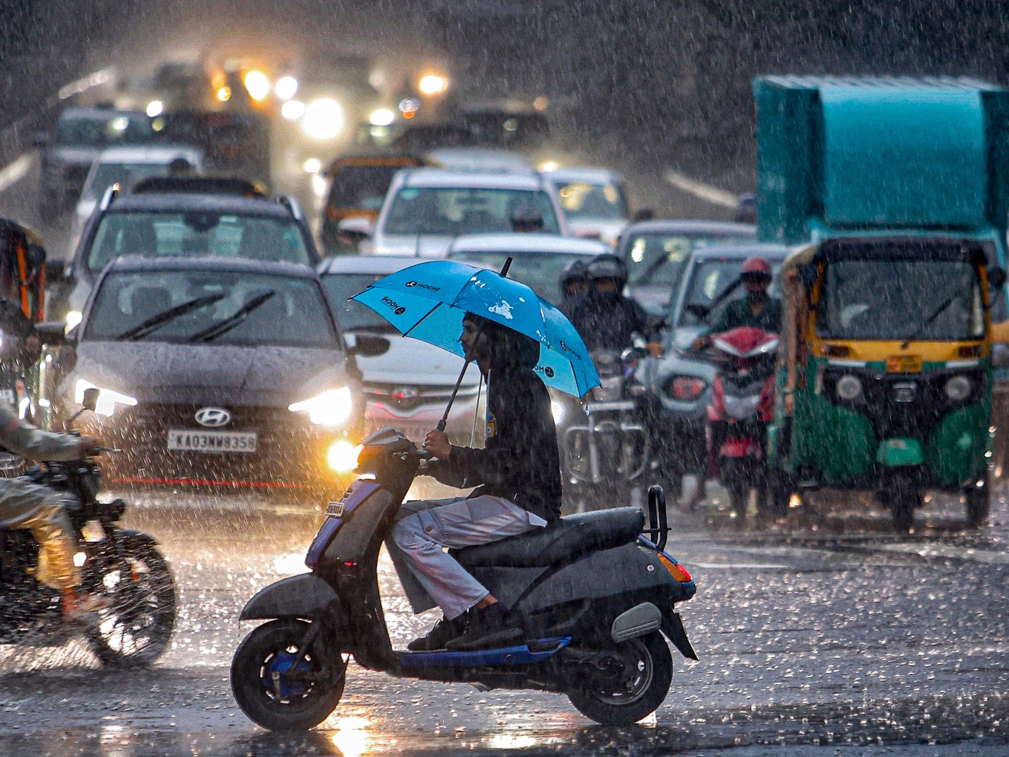 चेन्नई में गर्मी की जगह मौसम हुआ सुहाना इधर बेंगलुरु वालों की बढ़ गई ठिठुरन